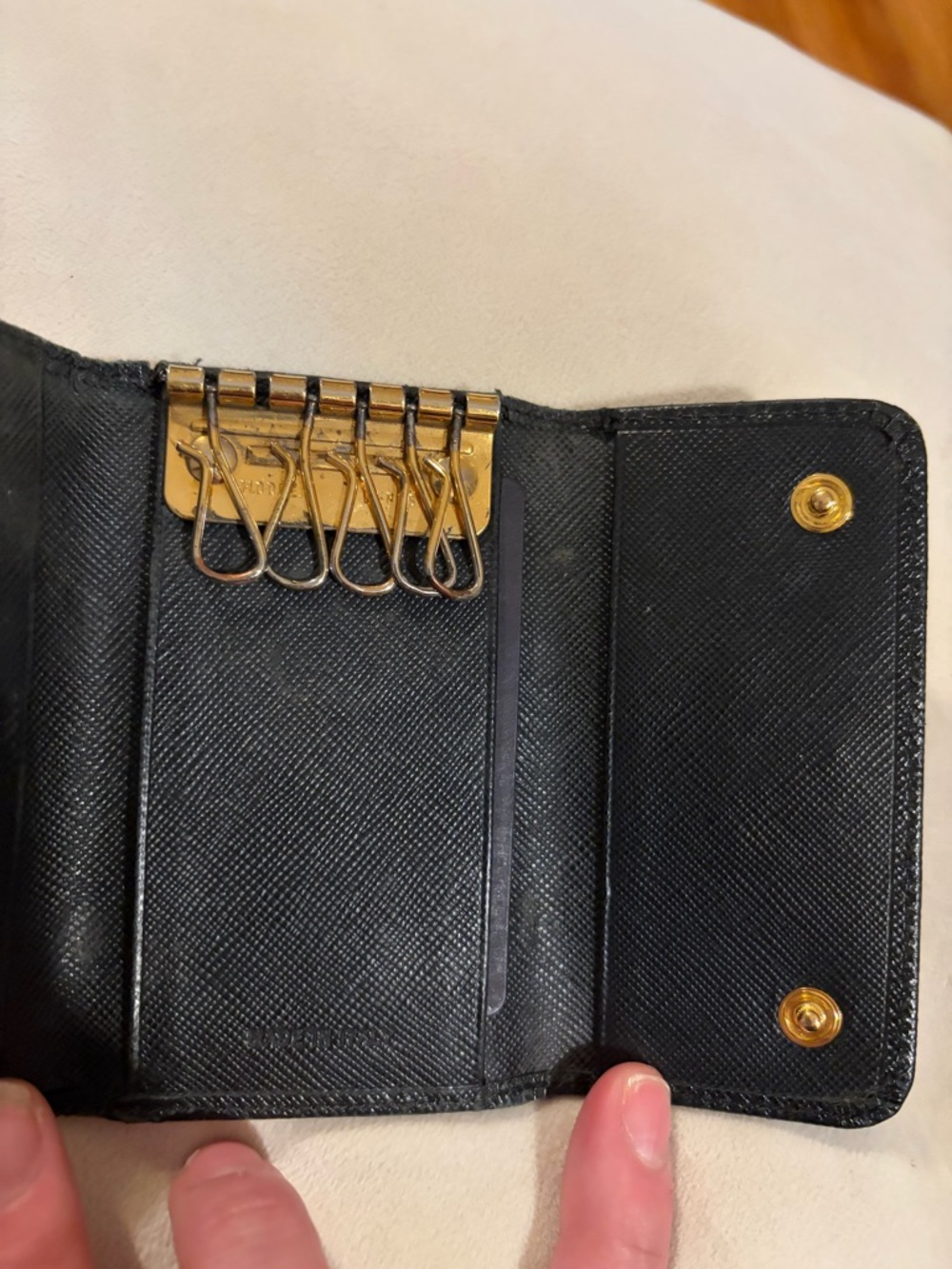 Prada Saffiano Metal 6-Hook Key Holder Nero Black Gold Hardware Italy 1M0222 - Picture 2 of 14